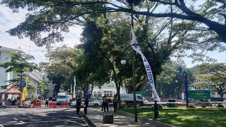 title Yana Mulyana Batal Hadiri Pelepasan Mudik Gratis, Begini Suasana di Balai Kota Bandung Yana Mulyana Batal Hadiri Pelepasan Mudik Gratis, Begini Suasana di Balai Kota Bandung