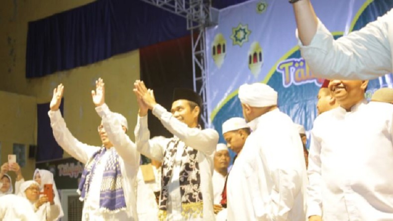 Ribuan Umat Islam Hadiri Ceramah Ustaz Abdul Somad di GOR Baturaja, Takbir Menggema