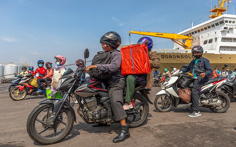 Ribuan Orang Mudik Gratis dengan KM Dobonsolo Tiba di Semarang - Bagian 2