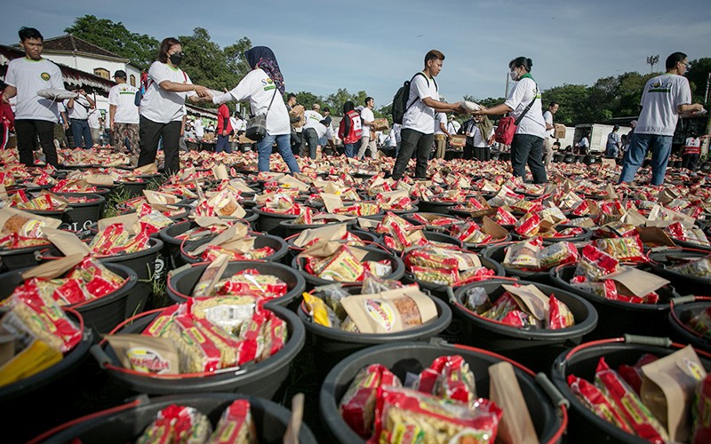 10.000 Paket Sembako Disebar untuk Masyarakat Kurang Mampu  di Solo - Bagian 1