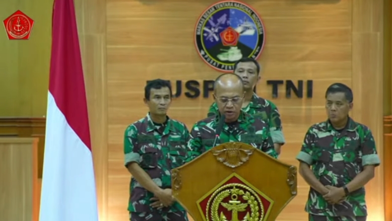 title Kapuspen TNI: Tak Benar Panglima Naik Pesawat Boeing yang Tergelincir di Timika Kapuspen TNI: Tak Benar Panglima Naik Pesawat Boeing yang Tergelincir di Timika