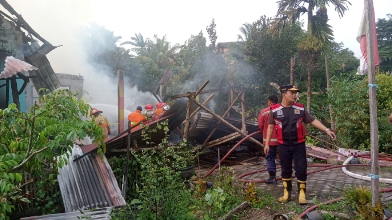 Tabung Gas dan 4 Motor Meledak saat Api Membakar Rumah di Jambi