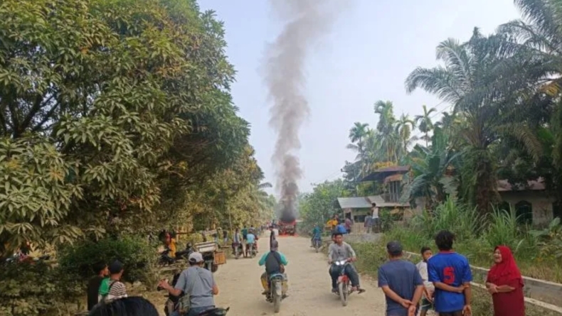 Tabrak Bocah SD hingga Tewas, Dump Truk di Aceh Tamiang Dibakar Warga