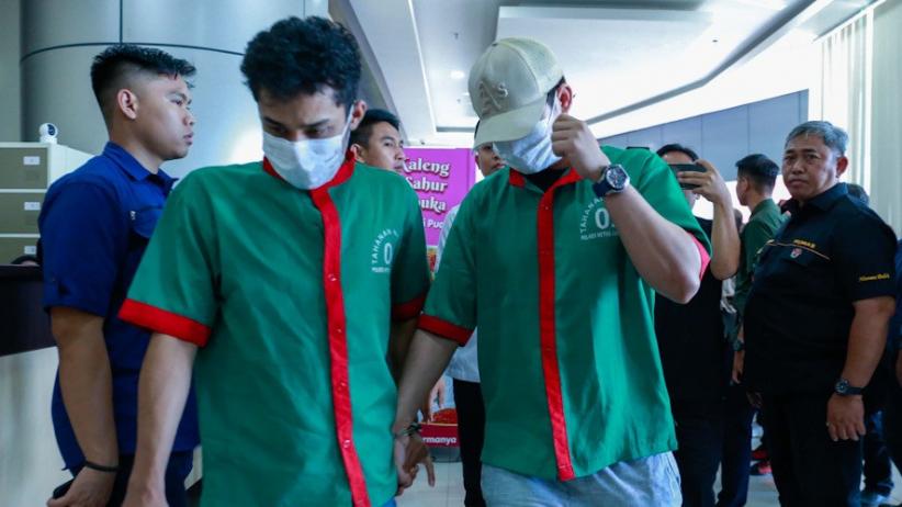 Tampang HF, Artis Sinetron Pakai Baju Tahanan Narkoba Polres Jakbar - Bagian 3