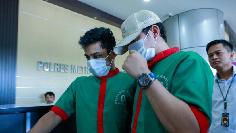 Tampang HF, Artis Sinetron Pakai Baju Tahanan Narkoba Polres Jakbar - Bagian 1