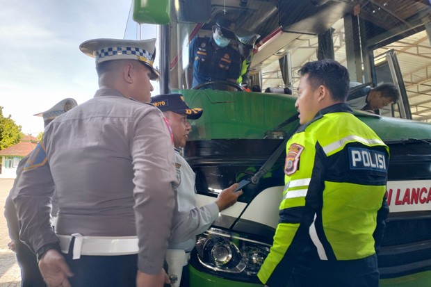  Dishub dan Polres Gunungkidul Lakukan Ramp Check Angkutan Lebaran