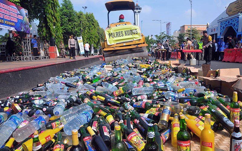 1.361 Botol Miras Dimusnahkan di Kudus - Bagian 1
