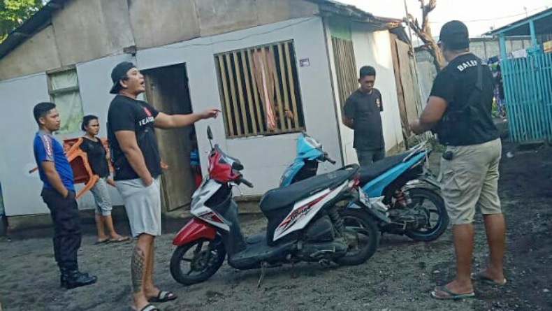 Polisi Gerebek Judi Sabung Ayam di Pasar Paser Winenet Dua Bitung, Pelaku Kabur