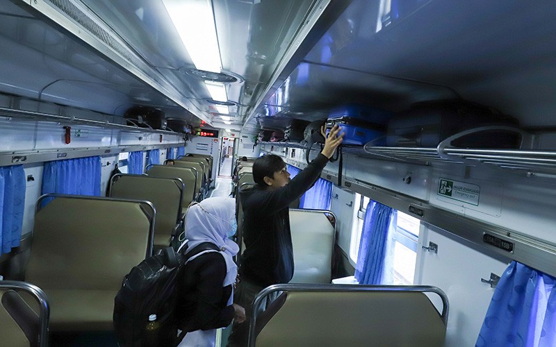 24.000 Penumpang Kereta Mudik Melalui Stasiun Pasar Senen - Bagian 2