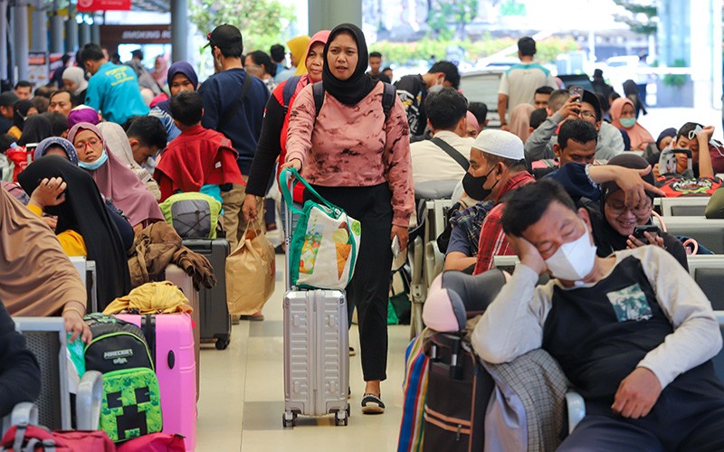 24.000 Penumpang Kereta Mudik Melalui Stasiun Pasar Senen - Bagian 4
