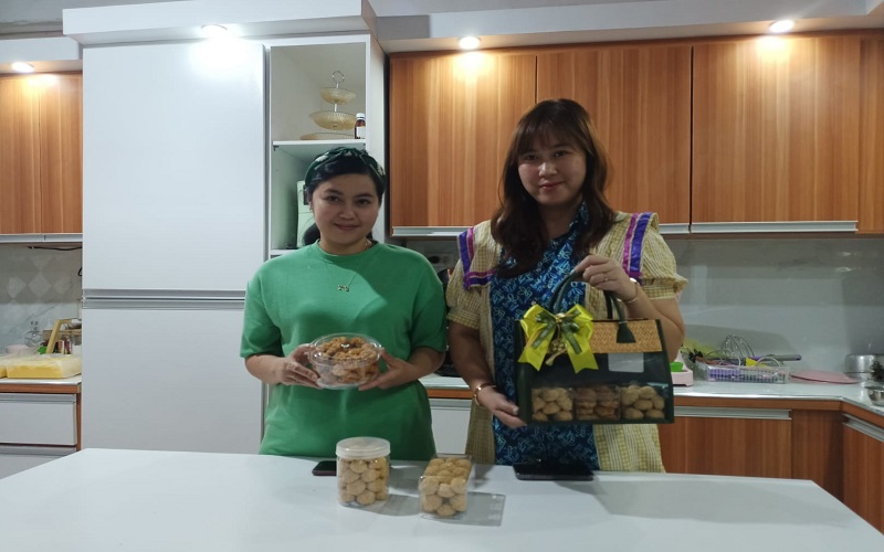 Kisah Tivonny dan Tiara, 2 Mama Muda Lubuklinggau Sukses Bisnis Kue Kering Jelang Lebaran 
