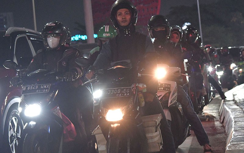Pemudik dengan Sepeda Motor Menuju Jalur Pantura Mula Ramai - Bagian 3