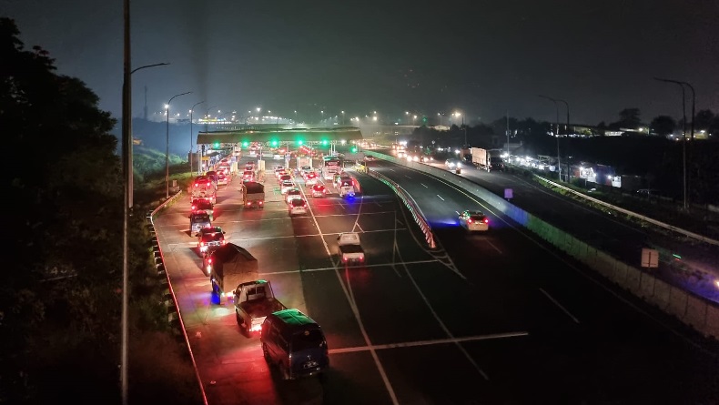 Puncak Arus Mudik di Cileunyi Bandung, Dipadati Puluhan Ribu Kendaraan Pemudik 