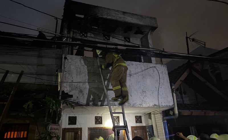 Kebakaran Hanguskan Rumah di Gambir Jelang Buka Puasa, 5 Mobil Damkar Meluncur