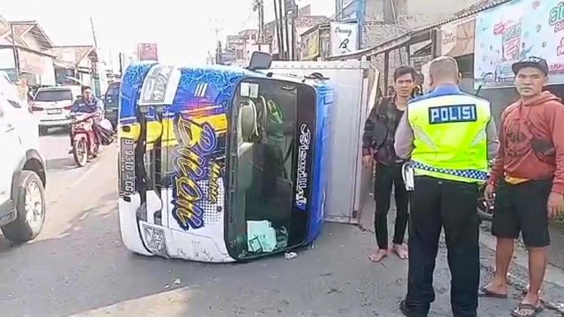 Kecelakaan Di Garut Hari Ini, 2 Mobil Pelat B Tabrakan Di Kadungora