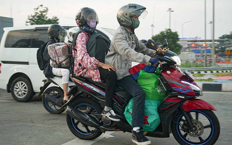 Jalur Kalimalang Diprediksi Ramai Pemudik Sepeda Motor Malam Ini - Bagian 4