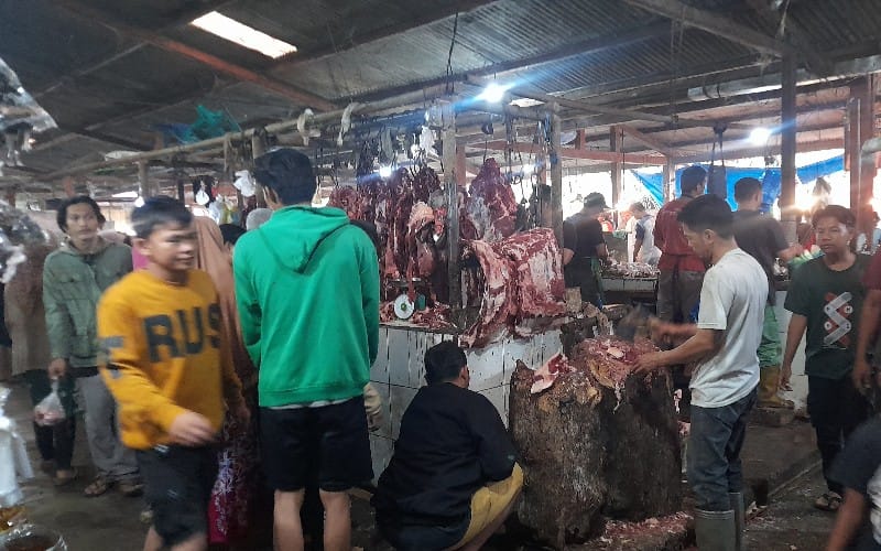 title Jelang Lebaran, Harga Daging Sapi di OKU Sumsel Tembus Rp150.000 per Kilogram Jelang Lebaran, Harga Daging Sapi di OKU Sumsel Tembus Rp150.000 per Kilogram