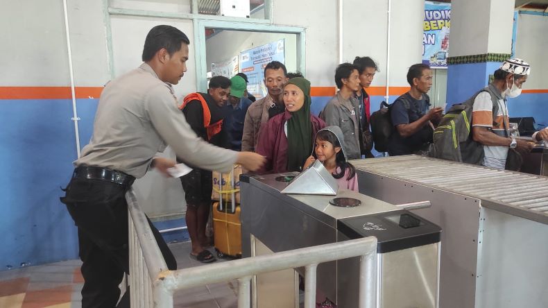 H-6 Lebaran, ASDP Pelabuhan Tanjung Kalian Seberangkan 17.992 Penumpang ke Sumsel