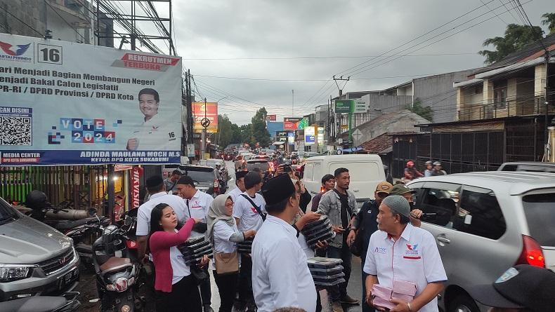 title Partai Perindo Bagikan Ratusan Paket Takjil ke Warga di Sukabumi Partai Perindo Bagikan Ratusan Paket Takjil ke Warga di Sukabumi