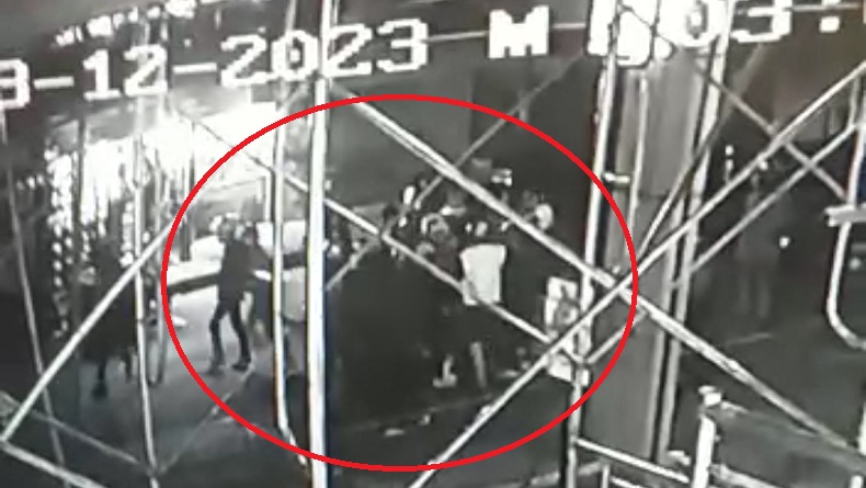 title Brutal, Geng Motor Bandung Keroyok Karyawan Kedai Kopi dan Juru Parkir, Pelaku Masih Berkeliaran Brutal, Geng Motor Bandung Keroyok Karyawan Kedai Kopi dan Juru Parkir, Pelaku Masih Berkeliaran