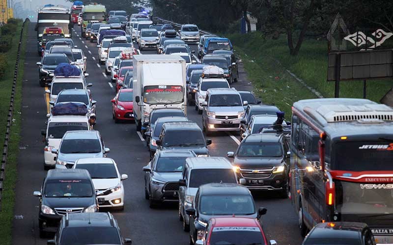 Tol Cipali Macet Panjang meski Diberlakukan Sistem Satu Arah - Bagian 4