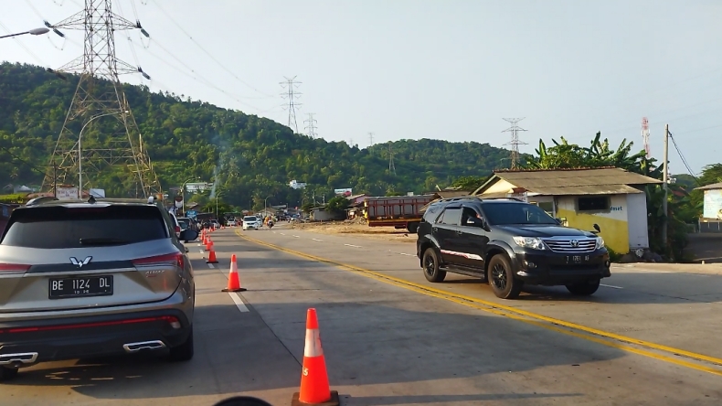 Mudik Lebaran, Arus Lalu Lintas Dari Pelabuhan Ke Exit Tol Merak Mulai ...