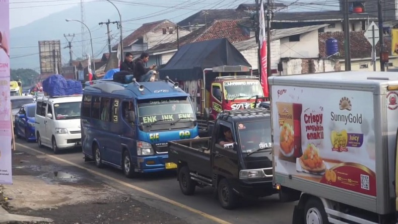 Arus Mudik Lebaran 2023, Nagreg Bandung Arah Garut Macet