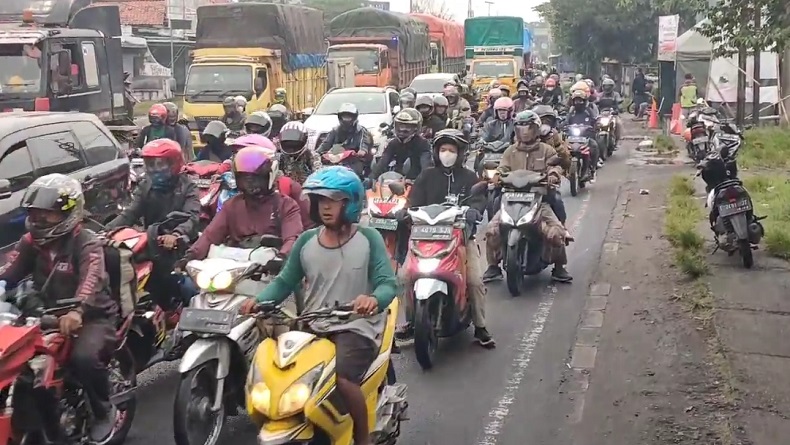 Arus Mudik H 3 Lebaran 2023 Jalur Pantura Cirebon Padat 