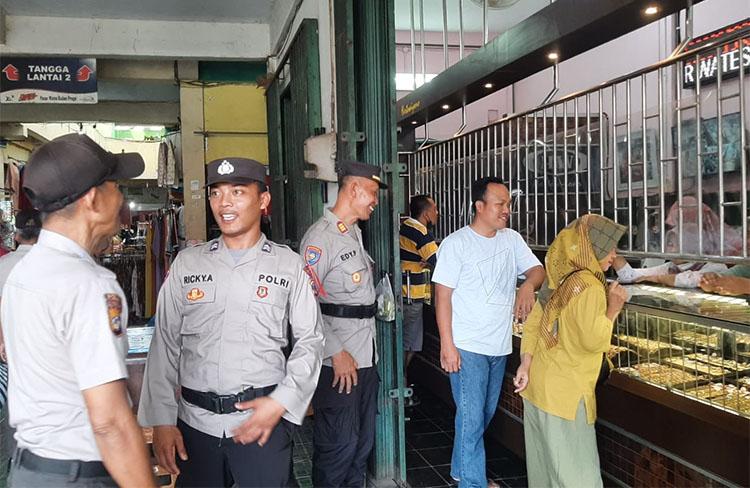 Anggota Polres Kulonprogo Blusukan ke Pasar Tradisional Cegah Aksi Copet