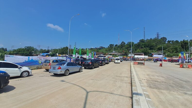 title H-3 Lebaran Idul Fitri, Exit Tol Bocimi Seksi 2 Dipadati Pemudik H-3 Lebaran Idul Fitri, Exit Tol Bocimi Seksi 2 Dipadati Pemudik