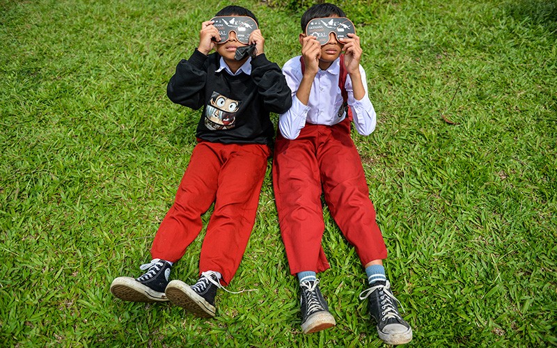 Mendung,  Warga Tarakan Tak Bisa Saksikan Gerhana Matahari Hibrida