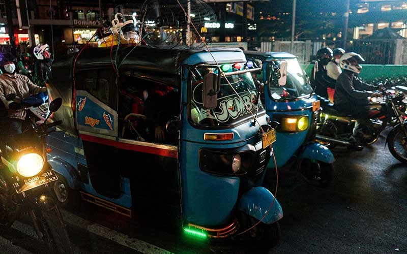 Rombongan Bajaj Bawa Pemudik Pulang Kampung - Bagian 2