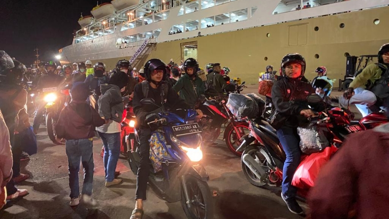 Angkut 1.182 Pemudik Motor, KM Dobonsolo Tiba di Pelabuhan Panjang Bandarlampung