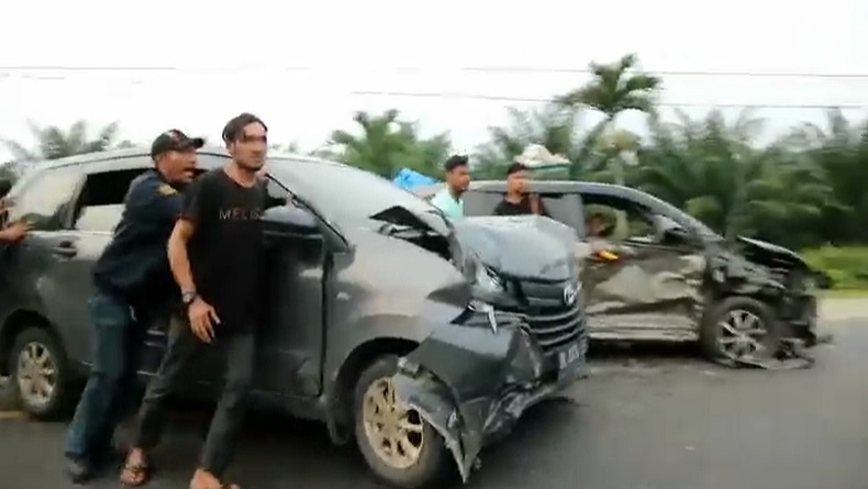 Kecelakaan Beruntun Hari Ini di Jalinsum Asahan, 3 Mobil Pemudik Ringsek, Penumpang Luka