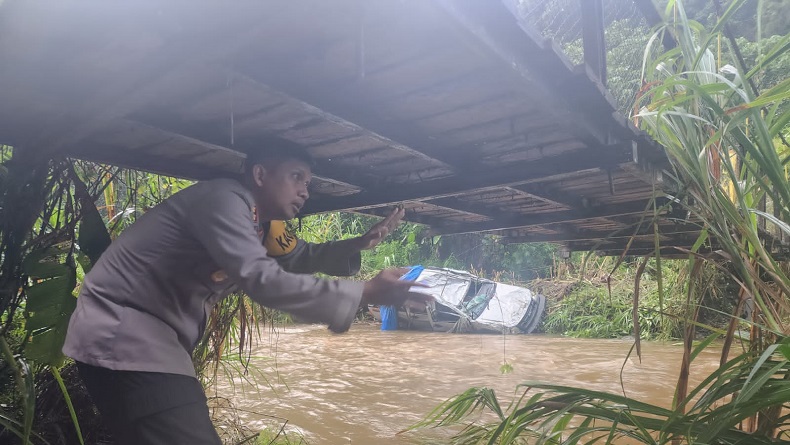 Korban Tewas Mobil Pemudik Terseret Arus di Tapsel Jadi 8 Orang, Begini Kronologinya