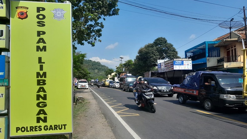 Jalur Limbangan-Tasikmalaya Macet 7 Km, Belum Diberlakukan One Way