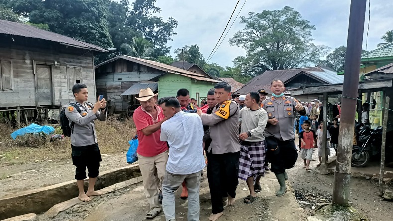 title Mobil Pemudik Terseret Arus di Tapsel Ternyata Angkut 14 Orang, 6 Tewas 2 Hilang Mobil Pemudik Terseret Arus di Tapsel Ternyata Angkut 14 Orang, 6 Tewas 2 Hilang