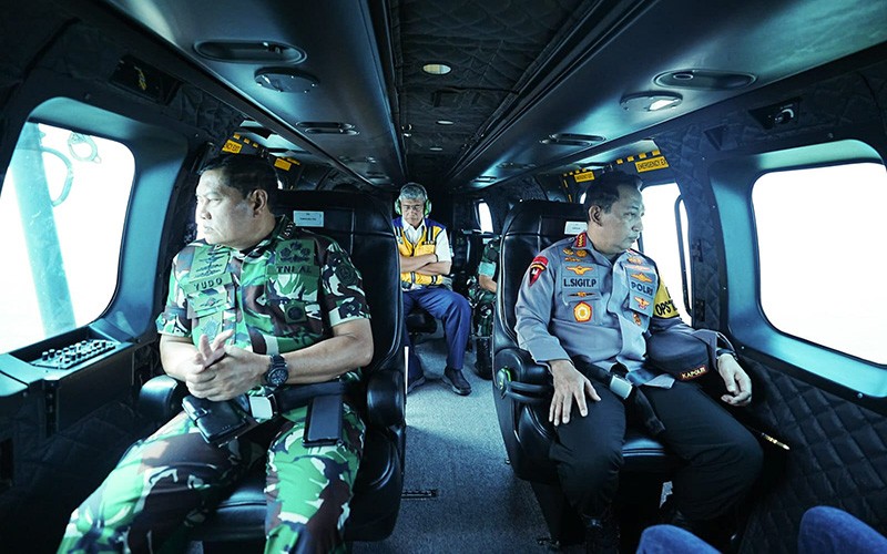 Panglima TNI dan Kapolri Naik Heli Pantau Arus Mudik Lebaran 2023 - Bagian 1