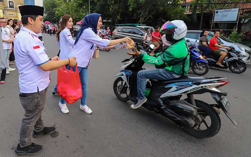 DPW Pemuda Perindo DKI Jakarta Bagi-Bagi Takjil Gratis - Bagian 1