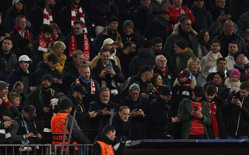 Momen Thomas Tuchel Bengong di Kursi Penonton usai Diganjar Kartu Merah - Bagian 2