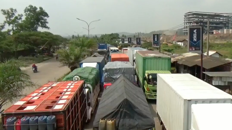 Kelamaan Antre Masuk Pelabuhan, Sopir Truk Keluhkan Muatannya Mulai Busuk