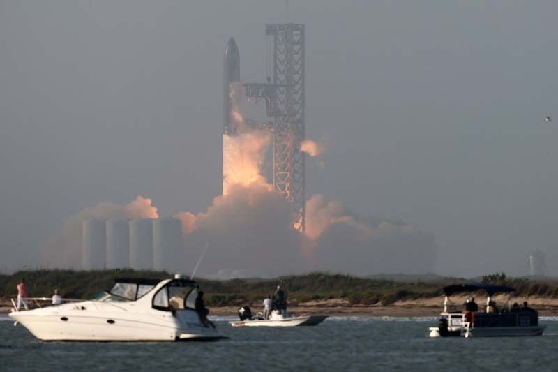Potret Pesawat Antariksa Starship SpaceX Meledak Saat Uji Coba di Texas - Bagian 2
