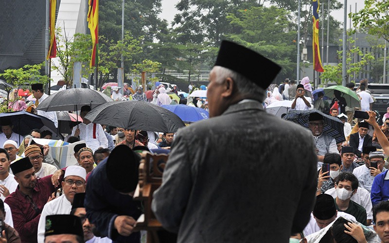 Din Syamsuddin Khotbah Sholat Idul Fitri di Bawah Guyuran Hujan - Bagian 2