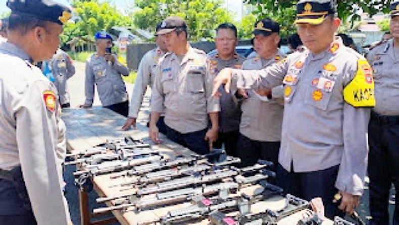 title Jelang Lebaran, Kapolres Minahasa Selatan Periksa Senjata Api Personel, Ada Apa? Jelang Lebaran, Kapolres Minahasa Selatan Periksa Senjata Api Personel, Ada Apa?