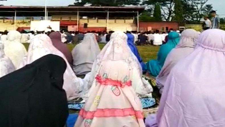 Ribuan Warga Wonogiri Salat Idul Fitri di Lapangan Pringgodani