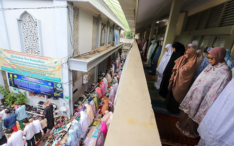 2.000 Umat Muslim Jagakarsa Sholat Idul Fitri Hari Ini - Bagian 3