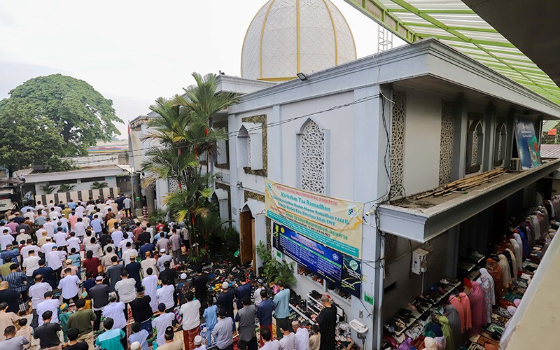 2.000 Umat Muslim Jagakarsa Sholat Idul Fitri Hari Ini - Bagian 2