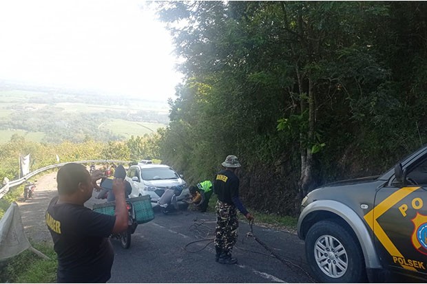 title Andalkan Google Map, Setiap Hari Belasan Kendaraan Pemudik Terjebak di Tanjakan Clongop Gedangsari Andalkan Google Map, Setiap Hari Belasan Kendaraan Pemudik Terjebak di Tanjakan Clongop Gedangsari