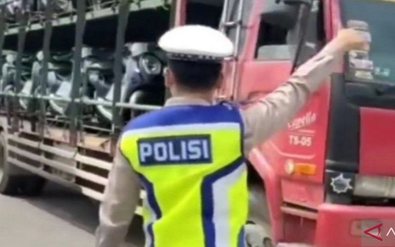 title Jaga Kelancaran Arus Mudik, Polres Muba Hentikan Perjalanan Truk Nonpangan Jaga Kelancaran Arus Mudik, Polres Muba Hentikan Perjalanan Truk Nonpangan