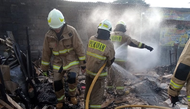 Lapak Kardus di Kembangan Hangus Terbakar, Berawal Anak Kecil Bermain Api